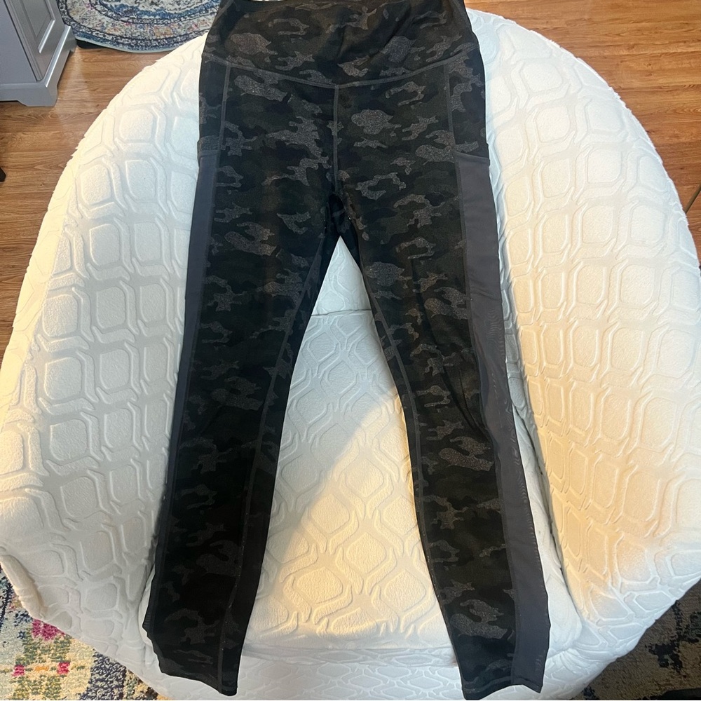 ON-THE-GO POWERHOLD® HIGH-WAISTED CAPRI